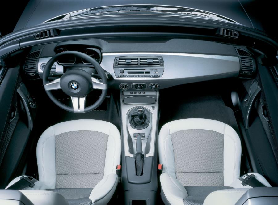 Торпедо BMW Z4 3.0i Roadster (E85) 2002 года  (фото 12 из 28)